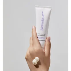 Skinstitut Enzymatic Micro Peel 75mL -Sigma Store 220916 Skinstitut Novus Hands EnzymaticMicroPeel Swatch 1334