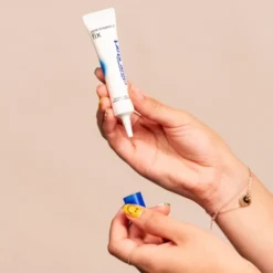 Dermalogica Clear Start Post-Breakout Fix 7 Dermalogica Clear Start Post-Breakout Fix -Sigma Store Dermalogica Clear Start Post Breakout Fix model hand