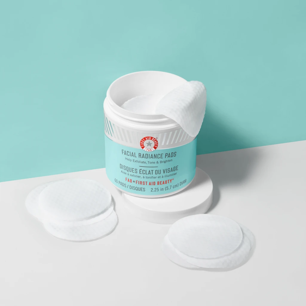FIRST AID BEAUTY Facial Radiance Pads - 60 Pads - Image 2