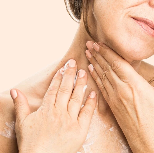 Cosmedix Illuminate & Lift Neck & Decolette Treatment 3 Cosmedix Illuminate & Lift Neck & Decolette Treatment - Image 3